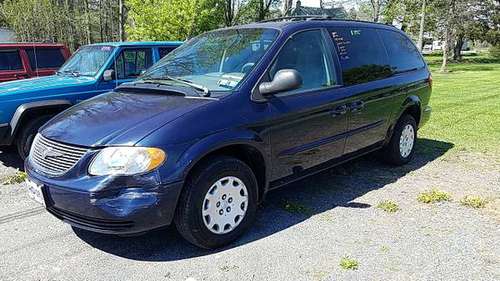 2003 Town & Country Van 3 3 v-6, Runs Great, Cold Air - cars & for sale in Oneida, NY
