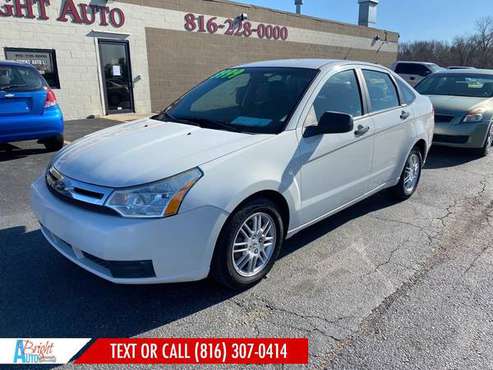 2010 FORD FOCUS SE - cars & trucks - by dealer - vehicle automotive... for sale in BLUE SPRINGS, MO