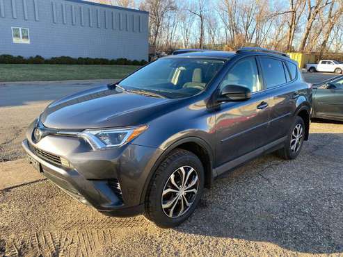 2017 Toyota Rav4 LE AWD....1-owner clean title, only31kmiles - cars... for sale in Hopkins, MN