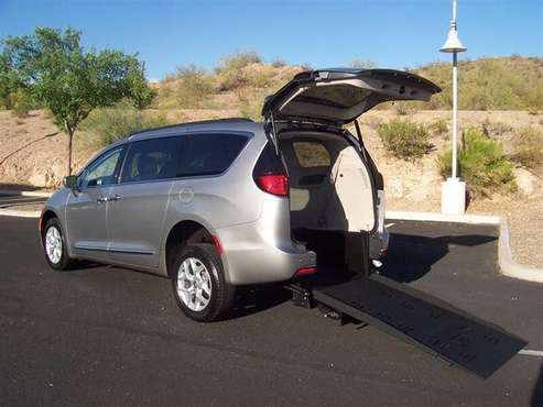 2017 Chrysler Pacifica Touring-L Wheelchair Handicap Mobility Van for sale in phoenix, NM