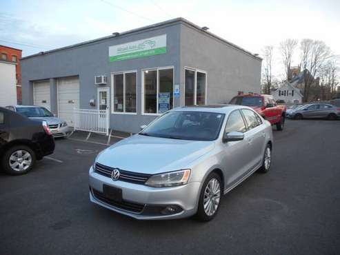 2011 VW JETTA 2.5 SEL LEATHER, SUNROOF. - cars & trucks - by dealer... for sale in Whitman, MA