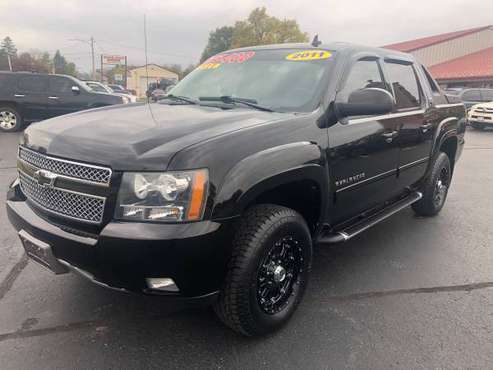 >> 2011 Chevy Avalanche Z71 All Black Sharp! for sale in Omro, WI