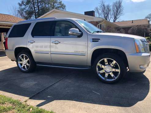 2008 Cadillac Escalade AWD Loaded, DVD, 22s, New Tires. for sale in Williamstown, WV