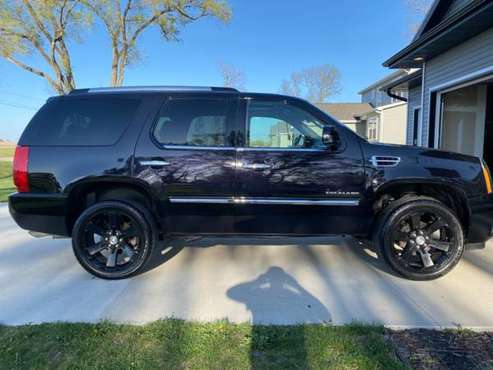 2014 Cadillac Escalade AWD 6 2 1 owner 22s loaded! for sale in Waterloo, IA