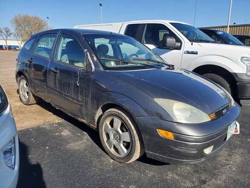 2004 Ford Focus ZX5 Hatchback - cars & trucks - by dealer - vehicle... for sale in Redwood Falls, SD