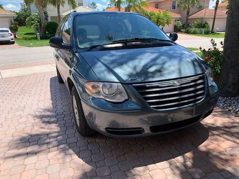 2005 Chrysler Town and Country minivan (Dodge Caravan) - cars & for sale in Cape Coral, FL