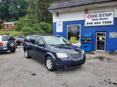 08 CHRYSLER TOWN AND COUTRY LOW MILES for sale in Roanoke, VA