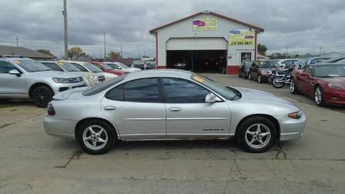 02 pontiac grand prix $900 need to go today for sale in Waterloo, IA