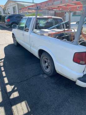 2001 Chevy s10 truck clean title for sale in Lancaster, CA
