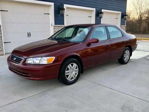 Toyota Camry CE, 70k miles, Clean Title, Runs Great - cars & trucks... for sale in Valparaiso, IL