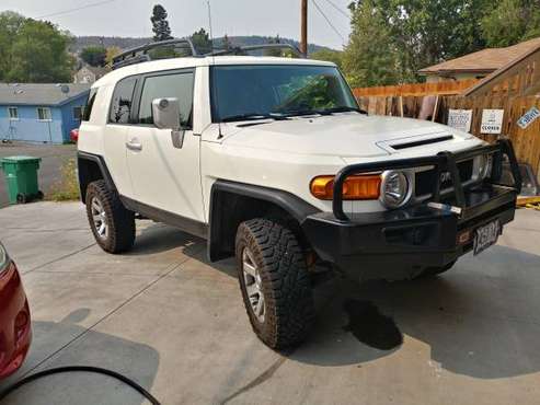 2014 FJ Cruiser - cars & trucks - by owner - vehicle automotive sale for sale in Klamath Falls, OR