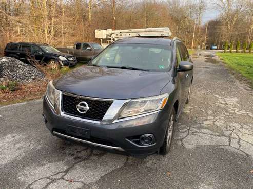 2014 Nissan Pathfinder SV 4X4 - cars & trucks - by owner - vehicle... for sale in Somerset, MA