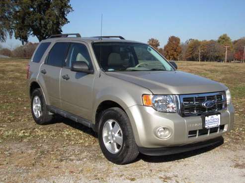2010 FORD ESCAPE** AWD** SUNROOF** BLUETOOTH - cars & trucks - by... for sale in Kansas City, MO
