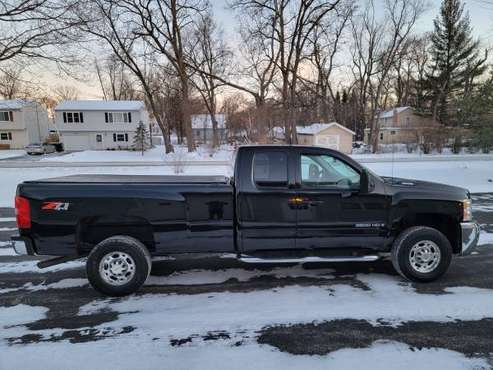 2007 Chevy Silverado 2500HD Ext LTZ Z71 4x4 loaded 8ft LB NO RUST for sale in Mchenry, WI