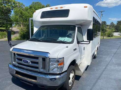 2016 FORD E450 SUPER DUTY BUS - - by dealer - vehicle for sale in Chattanooga, TN