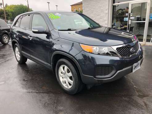 *** 2013 Kia Sorento LX Carfax Certified! This Is A Nice One! - cars... for sale in milwaukee, WI