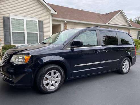 2011 Chrysler Town & Country Minivan (w/handicap lift) for sale in Romeoville, IL