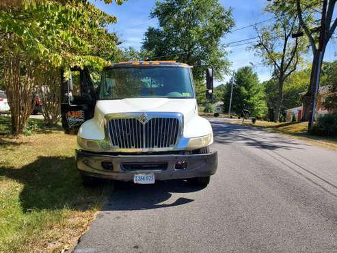 2006 International 4300 Rollback Tow Truck for sale in Alexandria, District Of Columbia