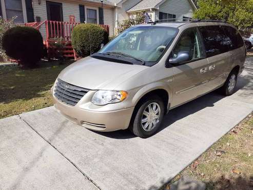05' Chrysler Town and Country Mini Van for sale in Knoxville, TN
