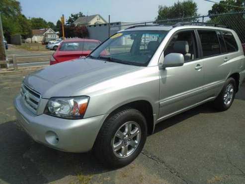 2006 Toyota Highlander V6 4WD - cars & trucks - by dealer - vehicle... for sale in West Springfield, MA