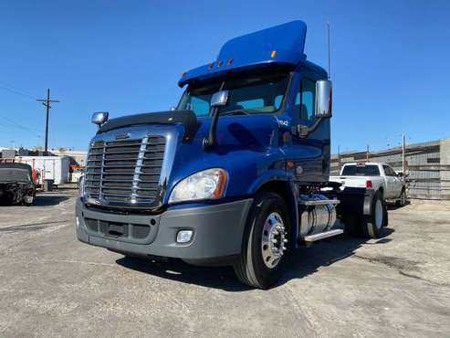 2013 FREIGHTLINER CASCADIA SINGLE AXLE EXTRA CLEAN - cars & trucks -... for sale in Van Nuys, CA