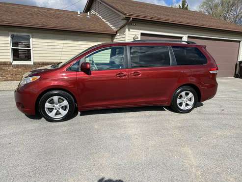 2011 Toyota Sienna ONE OWNER SUPER CLEAN 8 PASSENGER SEATING for sale in Lima, OH