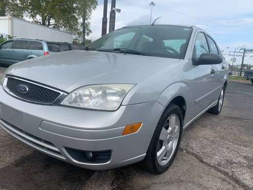 Ford Focus zx4 - cars & trucks - by dealer - vehicle automotive sale for sale in Cleveland, OH