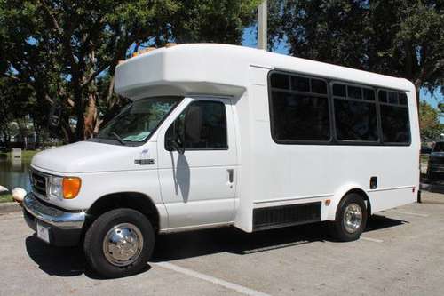 2003 Bus Glaval Ford Gas/Non-CDL/ 14 passenger for sale in Pompano Beach, FL