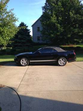 2010 CLEAN,SPORTY MUSTANG CONVERTIBLE for sale in South Bend, IN