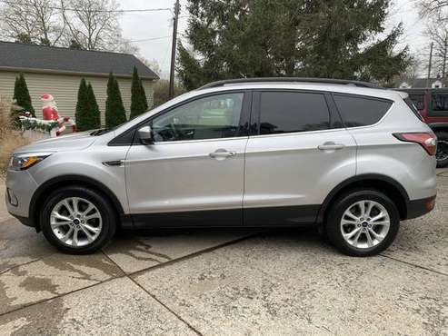2017 Ford Escape SE - cars & trucks - by owner - vehicle automotive... for sale in Lorain, OH