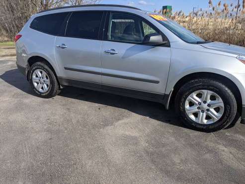 2010 Chevy traverse 3rd row seating - - by dealer for sale in Cicero, NY