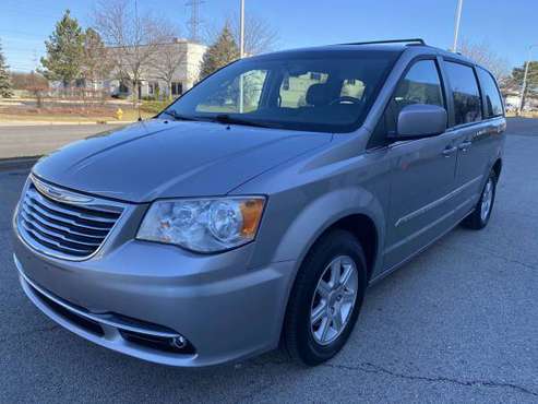 2013 Chrysler town and country - cars & trucks - by owner - vehicle... for sale in Addison, IL