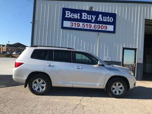 2008 Toyota Highlander Base 4WD - cars & trucks - by dealer -... for sale in Iowa City, IA