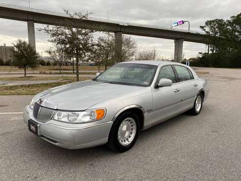 1998 LINCOLN TOWN CAR EXECUTIVE - - by dealer for sale in Chesapeake , VA