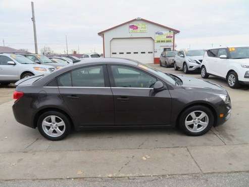 2016 Chevy Cruze... 69,000 Miles... $7,900 - cars & trucks - by... for sale in Waterloo, IA