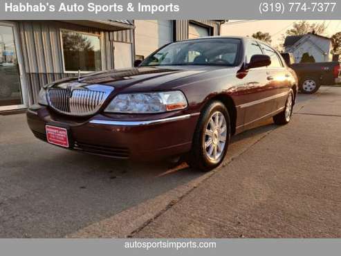 2006 LINCOLN TOWN CAR SIGNATURE LIMITED - cars & trucks - by dealer... for sale in Cedar Rapids, IA