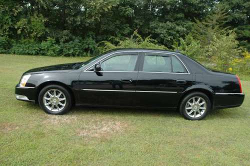 2011 Cadillac DTS Luxury Edition Sedan - LOW LOW MILES - 1 Owner for sale in Windham, MA