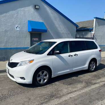 2013 TOYOTA SIENNA (Clean Title) for sale in Long Beach, CA