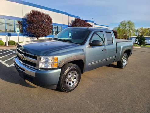 2010 Chevy Silverado LS Extended Cab 4X4 170K Solid Truck! - cars & for sale in North Haven, CT