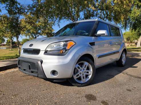 2010 Kia Soul+ // CLEAN CARFAX // NEEDS NOTHING - cars & trucks - by... for sale in Chandler, AZ