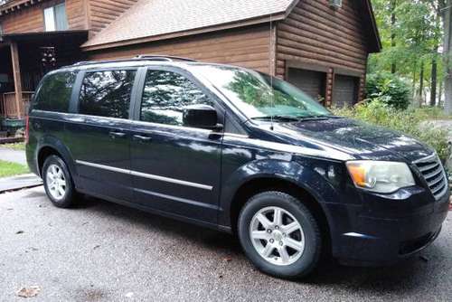 2010 Chrysler Town & Country | Fully Loaded for sale in bay city, MI