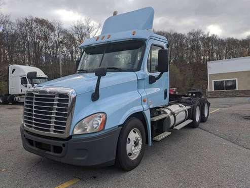 2013 FREIGHTLINER CASCADIA TANDEM DAY CAB DD-15 455 HP 10 SPD MANUAL... for sale in Wappingers Falls, MN