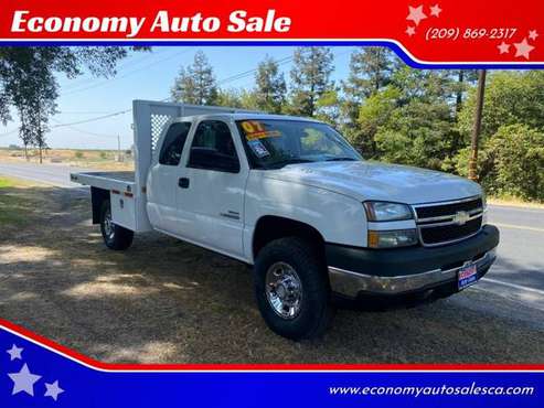2007 Chevrolet Silverado 2500HD Classic FLAT BED , EXT CAB, 2WD for sale in Riverbank, CA