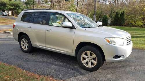 PRICED TO SELL! 2008 Toyota Highlander Sport Utility - cars & trucks... for sale in Indianapolis, IN