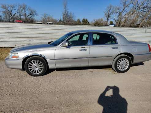 2003 Lincoln Town car Signature - cars & trucks - by dealer -... for sale in Wichita, KS