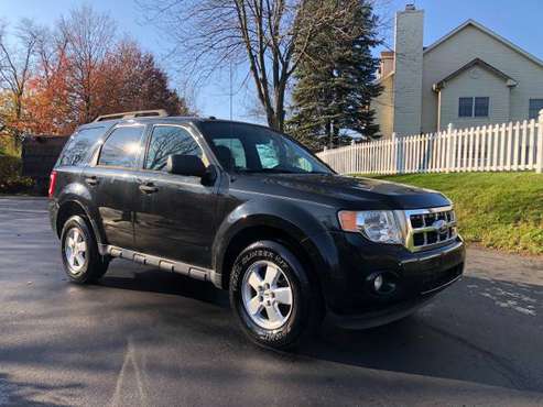 2011 FORD ESCAPE XLT 4WD ONLY 130K!!! CLEAN TITLE!!! 4 CYL!! - cars... for sale in Philadelphia, PA