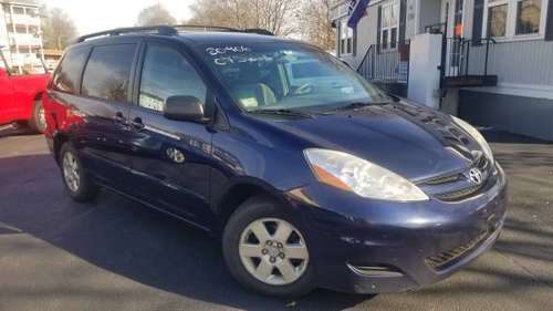 2007 Toyota Sienna LE - cars & trucks - by dealer - vehicle... for sale in Worcester, MA