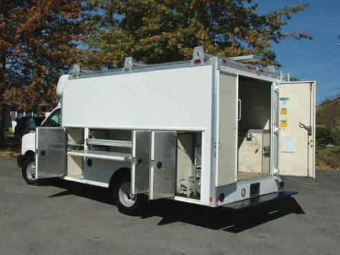 2011 CHEVY 12.5 FT ENCLOSED UTILITY / SERVICE VAN / CLEAN for sale in Butler, PA