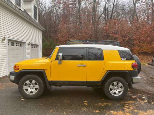 FJ Cruiser for sale - cars & trucks - by owner - vehicle automotive... for sale in Guilford , CT