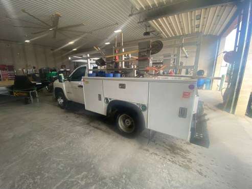 2013 Chevy Duramax Dual contractor body for sale in Franksville, WI